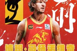 球员突围而出，为球队带来胜利的曙光