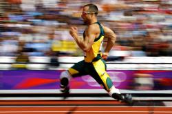 刷新纪录首场状态出色，RNG观众沸腾！，Uzi重返赛场引发球迷热议