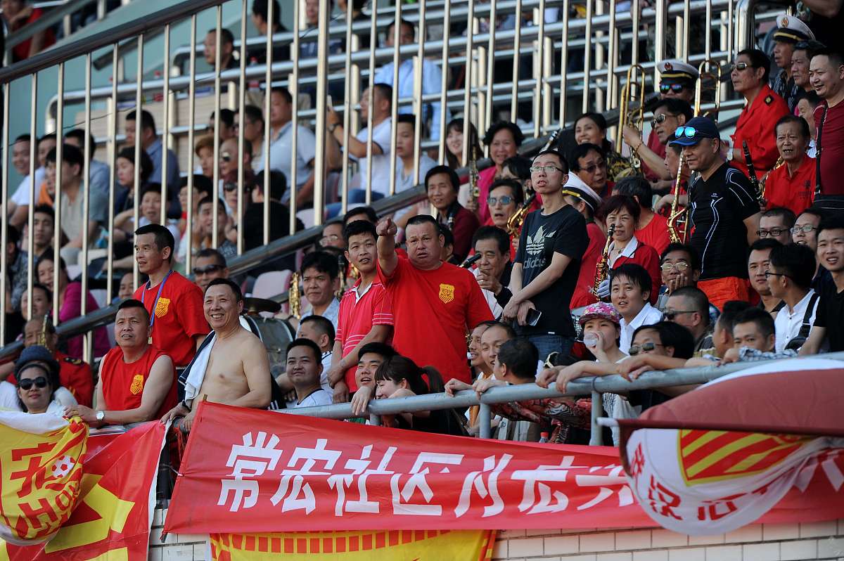 重要足球赛事即将举行，球员们全力以赴备战